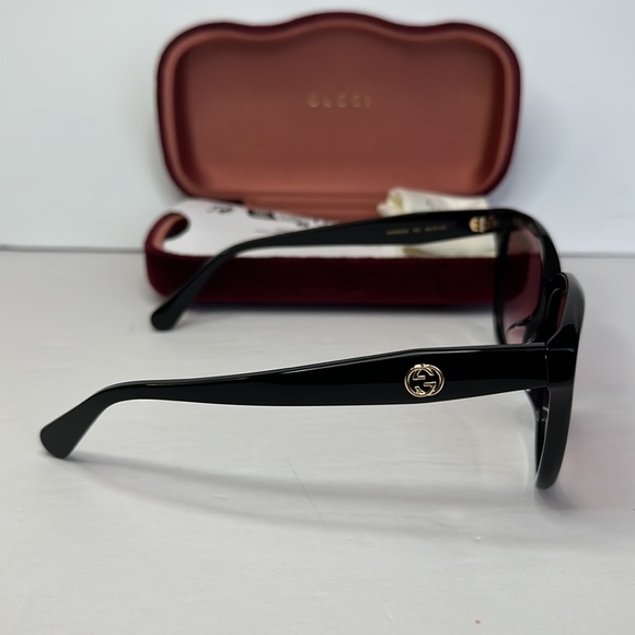 GUCCI GG0800SA 002 square Gucci sunglass comes black with red gradient lenses. - Picture 7 of 13